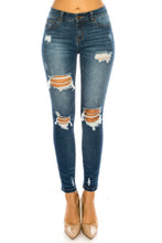 Load image into Gallery viewer, Women&#39;s 5 Pckt Distressed Ankle Cropped Skinny Jeans
